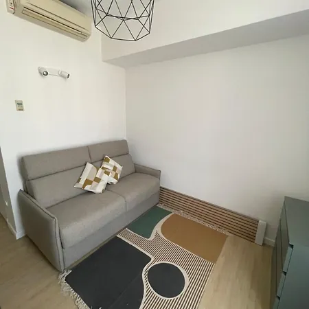 Cosy En Face De La Gare Nizza