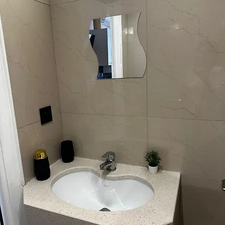 Cosy En Face De La Gare Apartmán